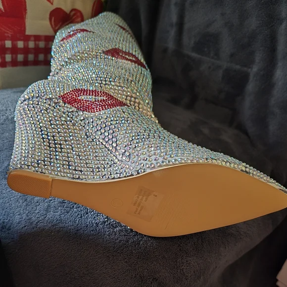 💎SOLD💎Crystal-Embellished Silver and Red Women's Boots - Picture 6 of 7